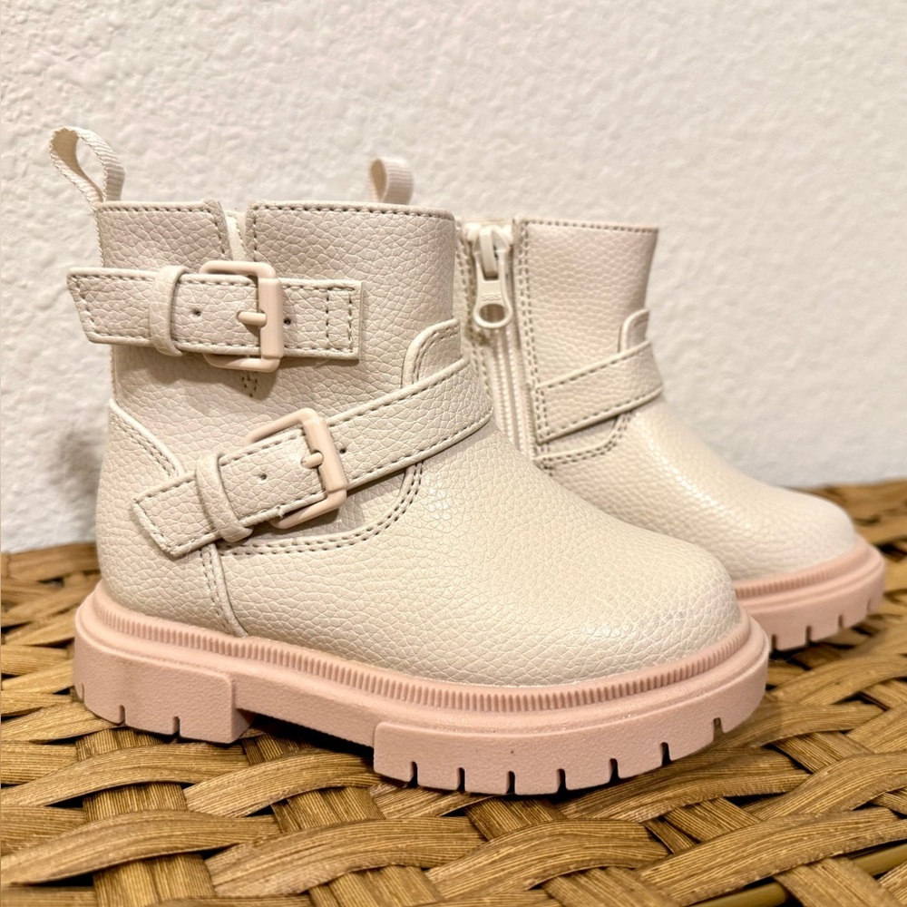 *NWOT* Cat & Jack Cream Boots with Blush Soles - Size 6